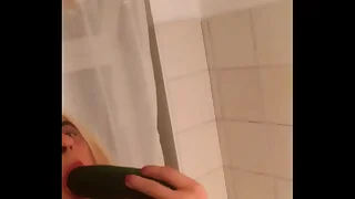 ECATERINAX piss with zucchina